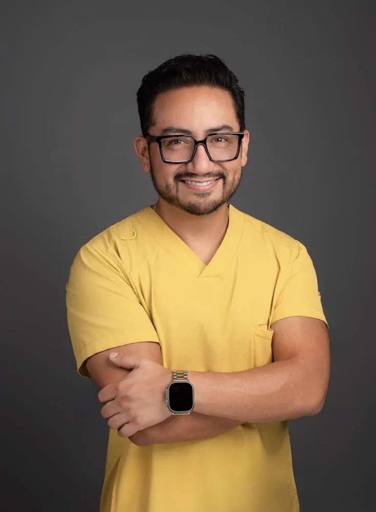 Retrato del Dr. Alex Miranda, pediatra y cirujano pediatra